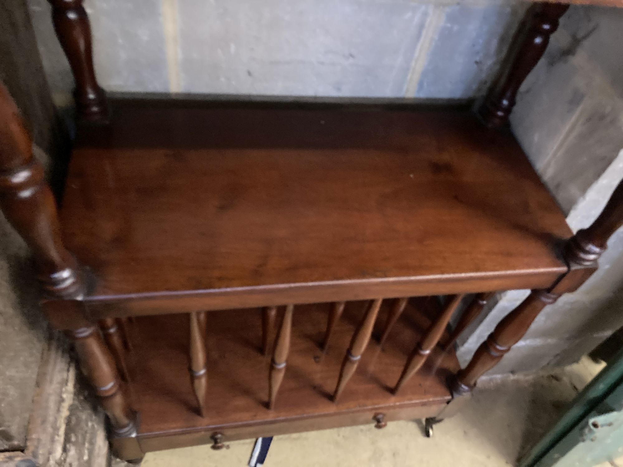 A Victorian mahogany three tier whatnot, width 76cm depth 37cm height 129cm